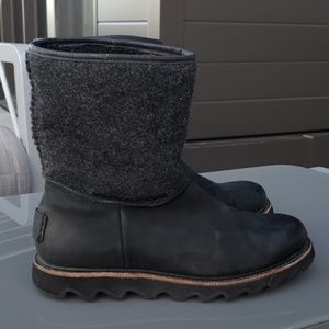 Mens Sorel like new waterproof winter boots